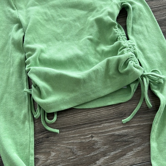 Green Lomg Sleeve Top - Picture 5 of 6